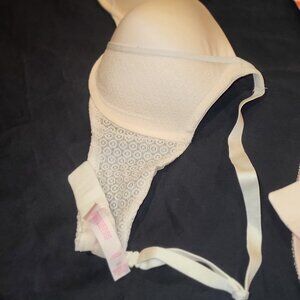 Victoria's Secret gorgeous cream bra